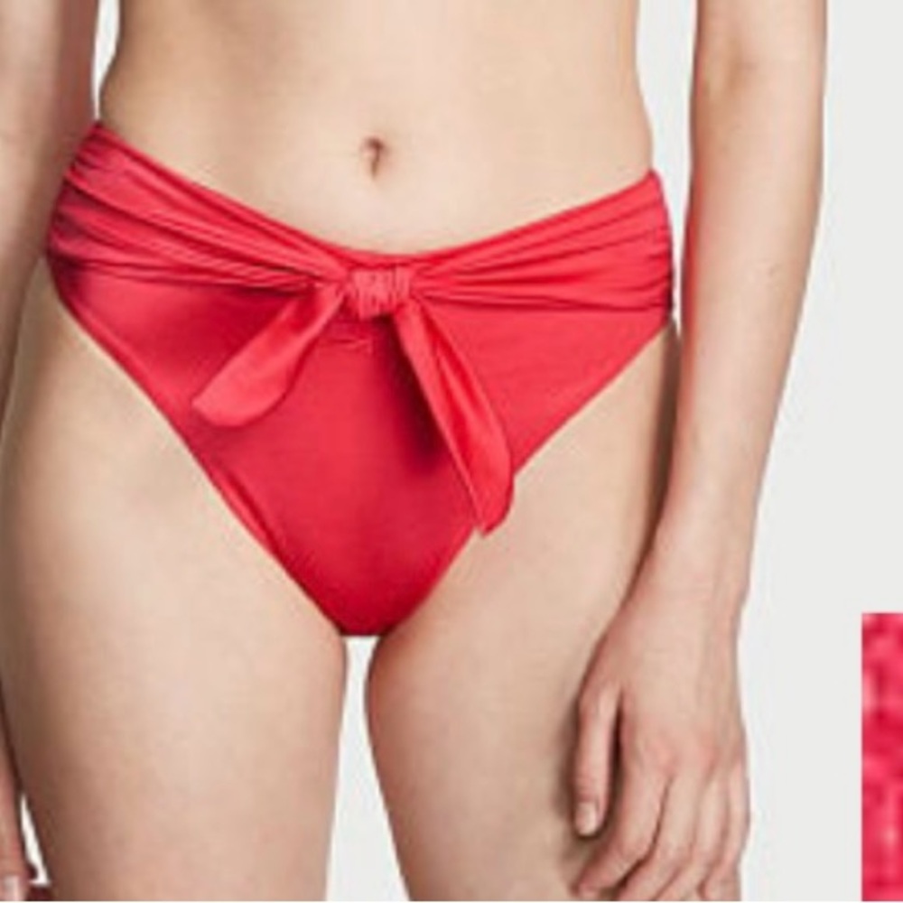 Victoria's Secret Swim
Twist High-Waist Cheeky Bikini Bottom